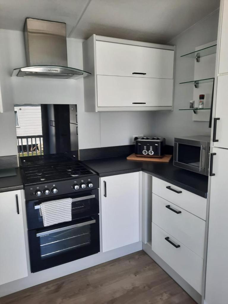 Kingfisher Quay Lodge Clacton-on-Sea Exterior foto