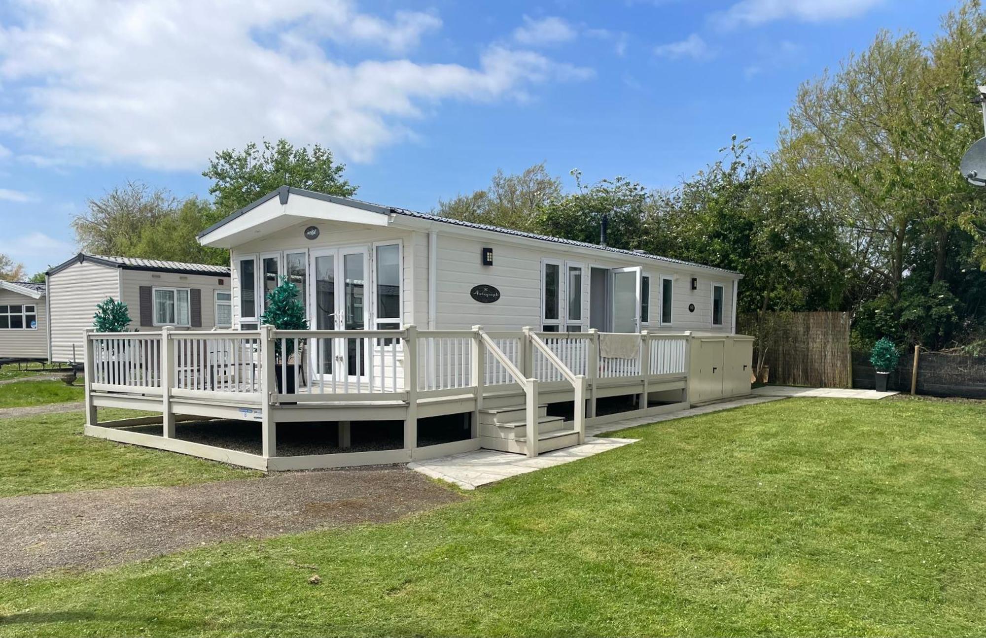 Kingfisher Quay Lodge Clacton-on-Sea Exterior foto